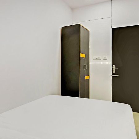 Hotel O North Campus Нью-Дели Экстерьер фото