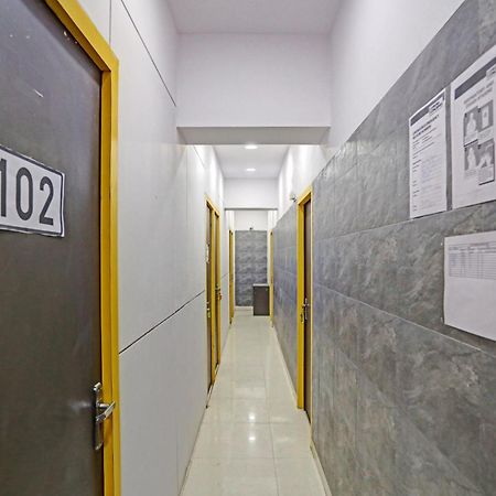 Hotel O North Campus Нью-Дели Экстерьер фото