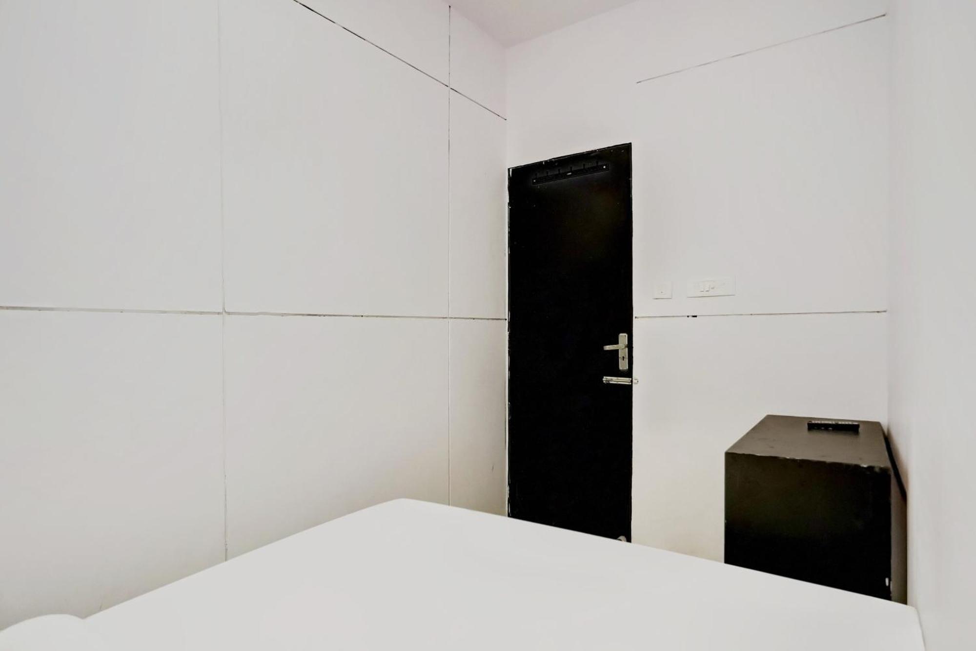 Hotel O North Campus Нью-Дели Экстерьер фото