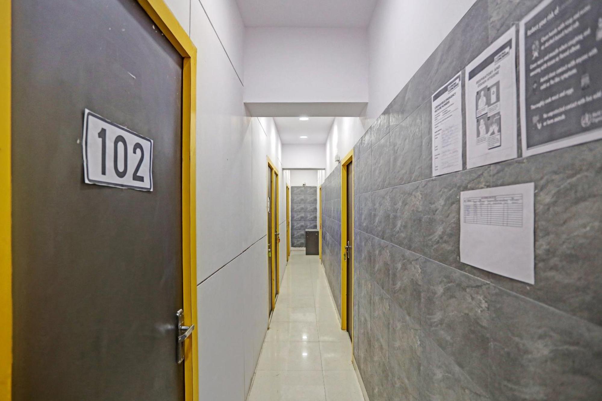 Hotel O North Campus Нью-Дели Экстерьер фото