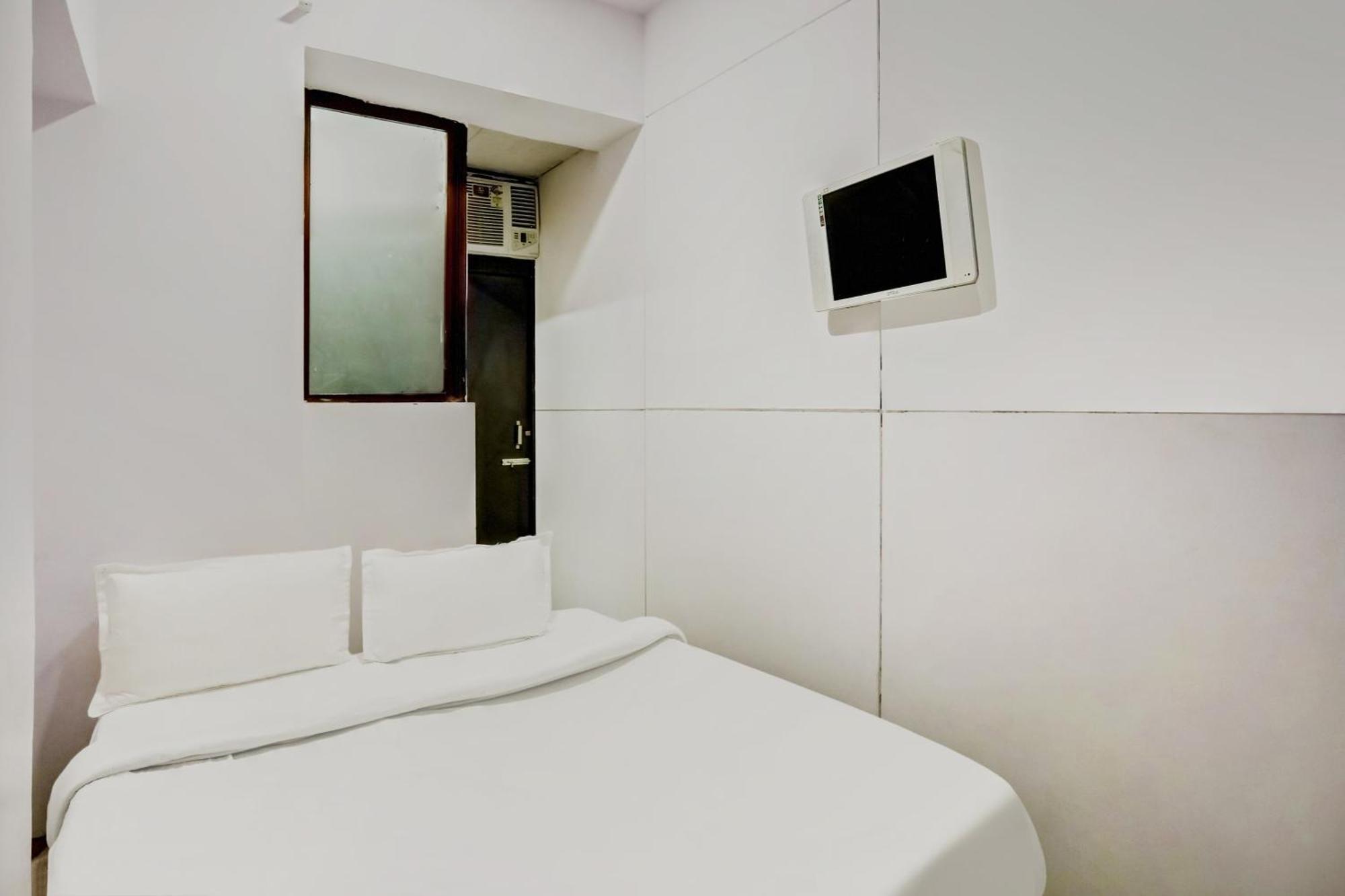 Hotel O North Campus Нью-Дели Экстерьер фото