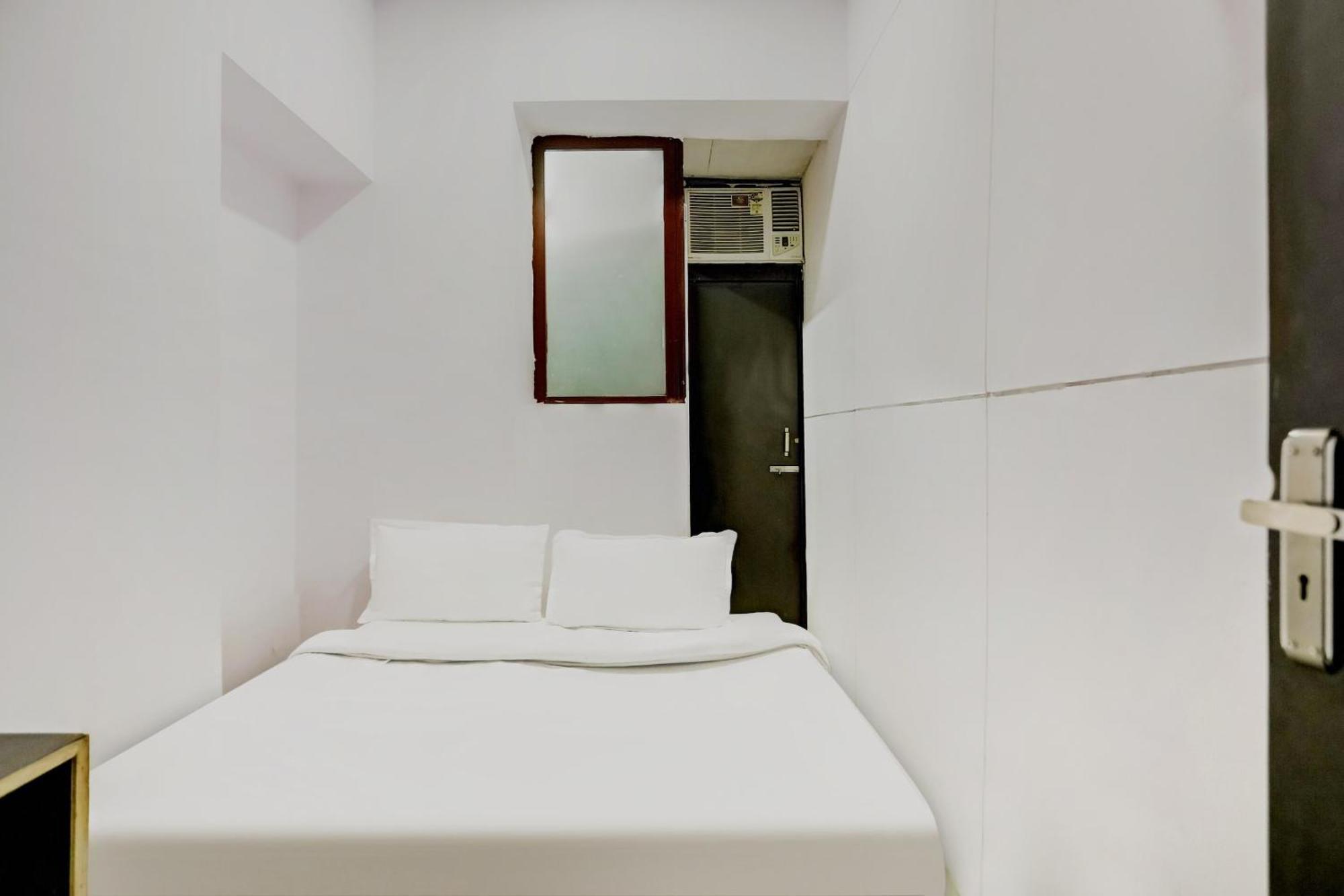 Hotel O North Campus Нью-Дели Экстерьер фото