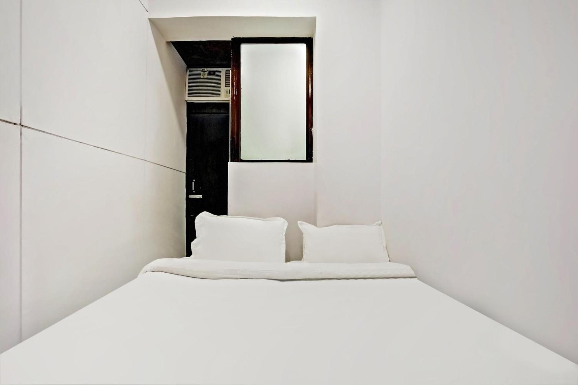 Hotel O North Campus Нью-Дели Экстерьер фото